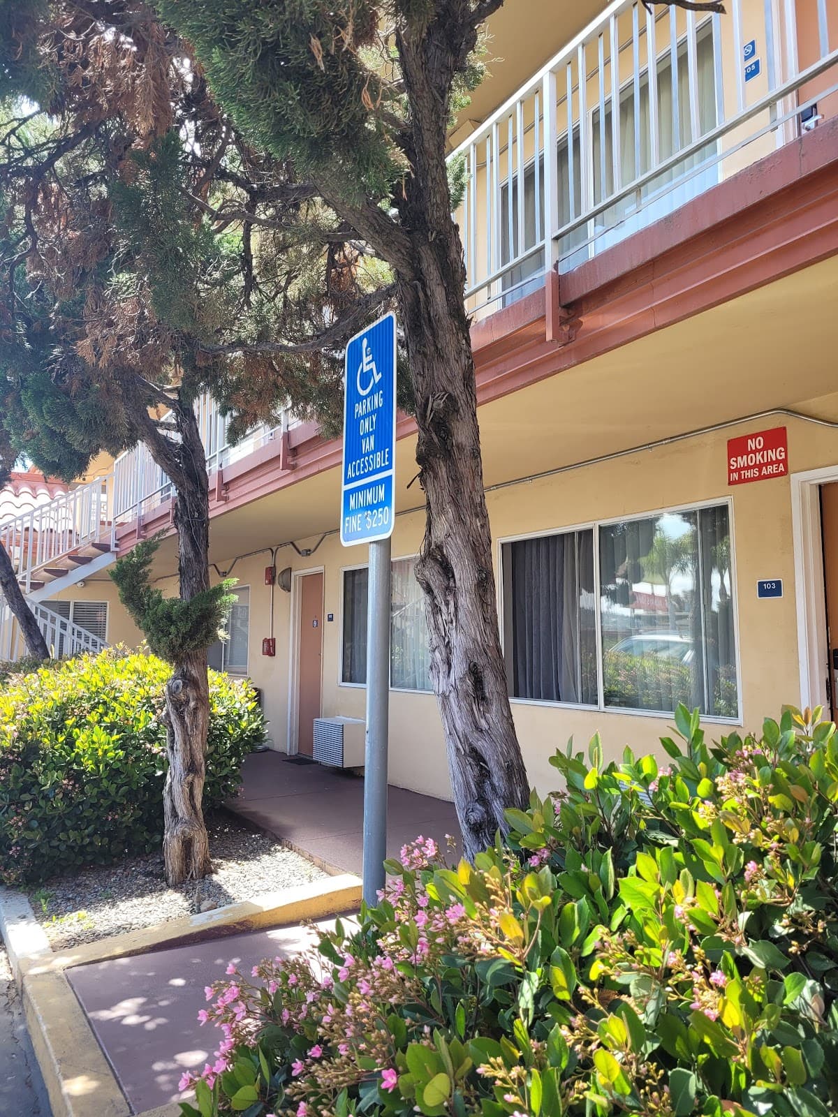 Relax Inn & Suites
