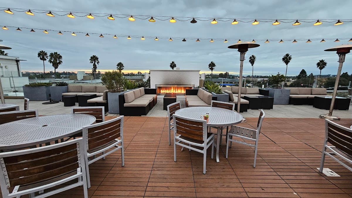 Roof Top Bistro & Bar
