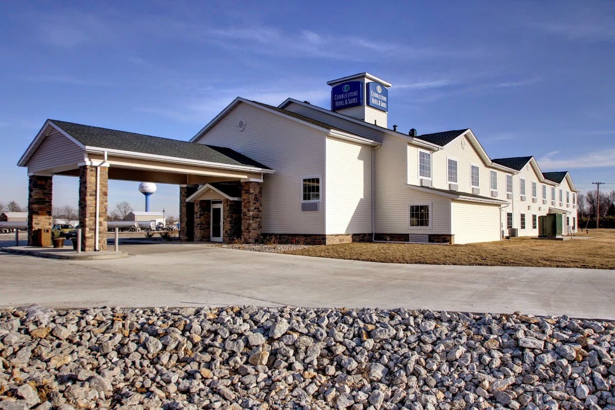 Cobblestone Hotel & Suites - Newton