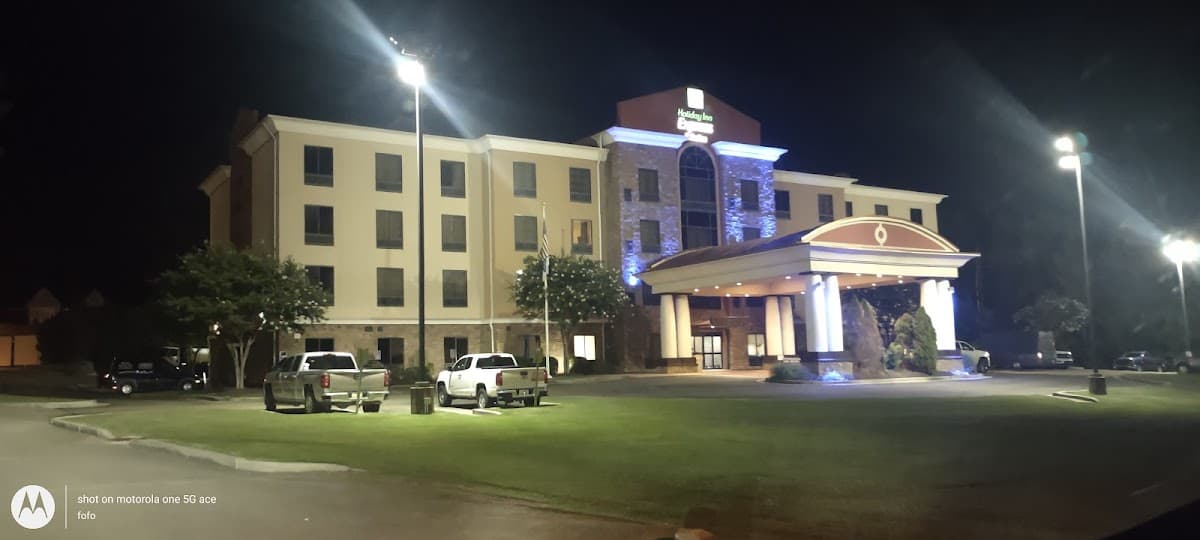 Holiday Inn Express & Suites Fulton, an IHG Hotel