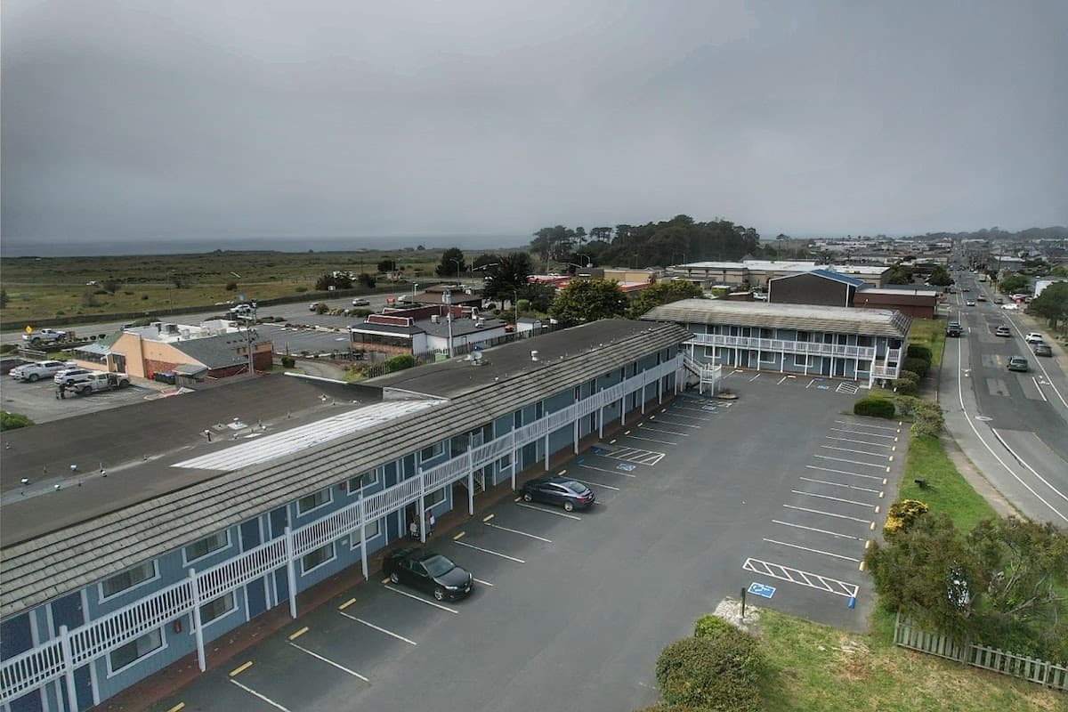 Seabird Lodge