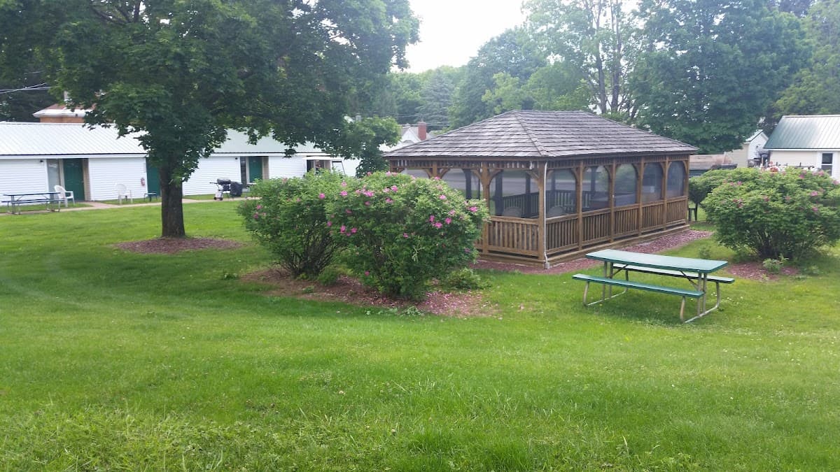Adirondack Inn