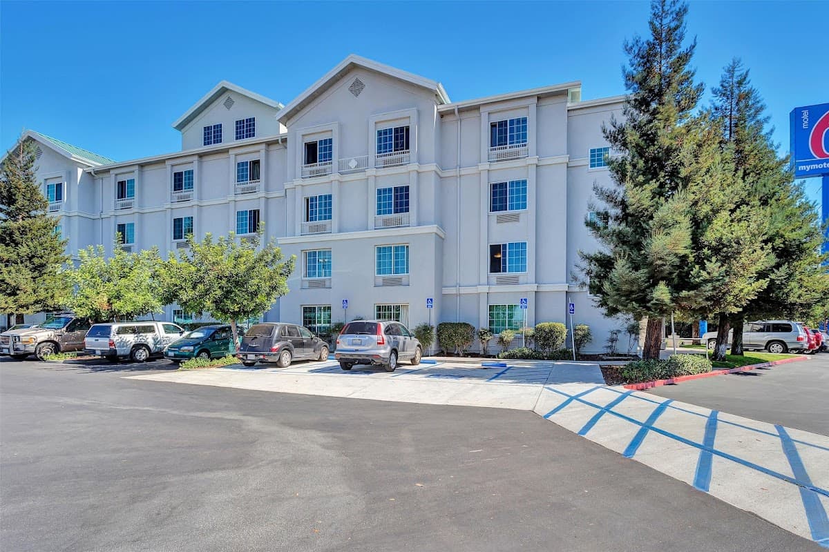 Studio 6 Belmont, CA – San Francisco - Redwood