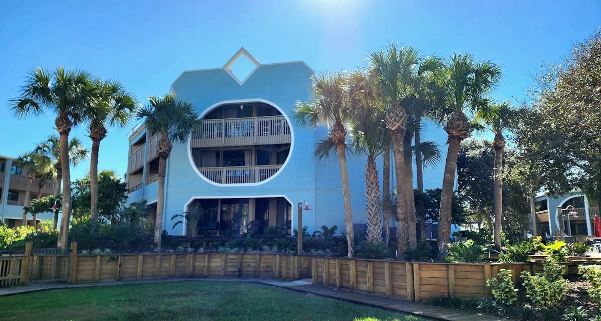 Hibiscus Oceanfront Resort