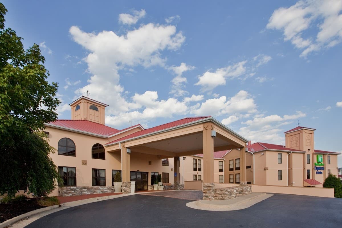 Holiday Inn Express & Suites Waynesboro-Route 340, an IHG Hotel