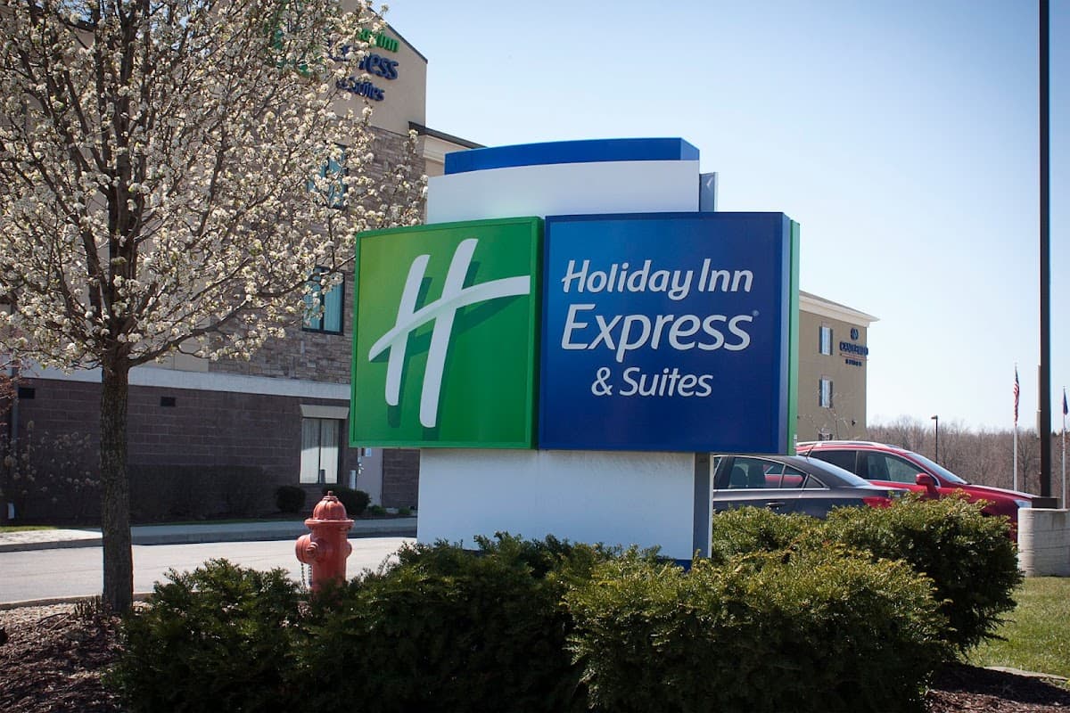Holiday Inn Express & Suites Youngstown West - Austintown by IHG