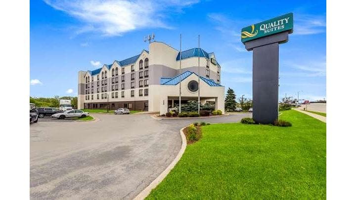 Quality Suites Milwaukee Airport
