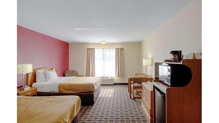 Econo Lodge Inn & Suites