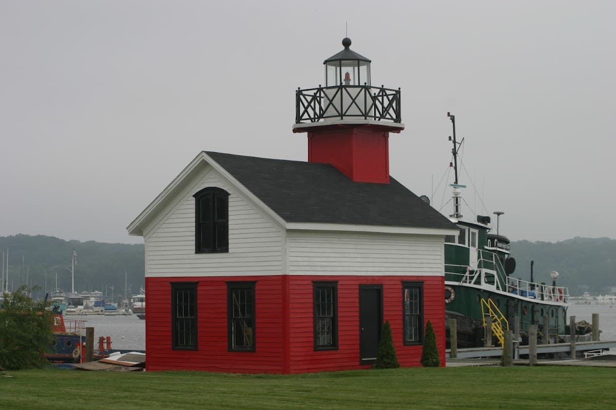 Sea Suites Boat & Breakfast LLC.