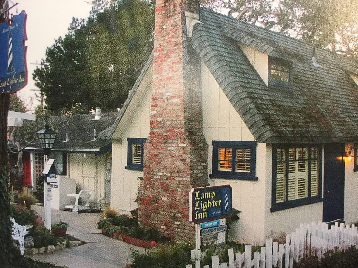 Peter Pan Court (Lamp Lighter Inn)