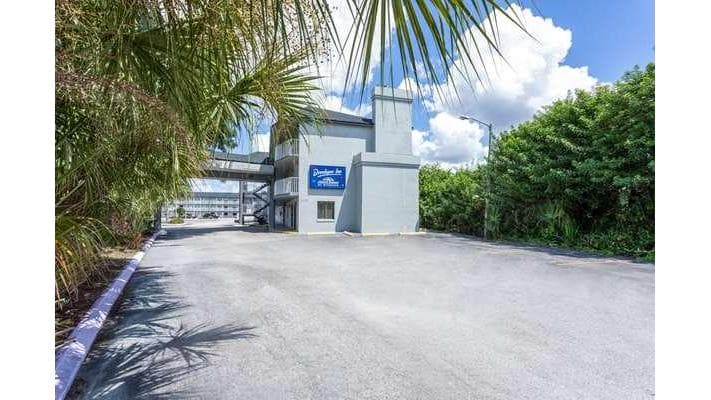 Howard Johnson by Wyndham Orlando Lake Buena Vista South