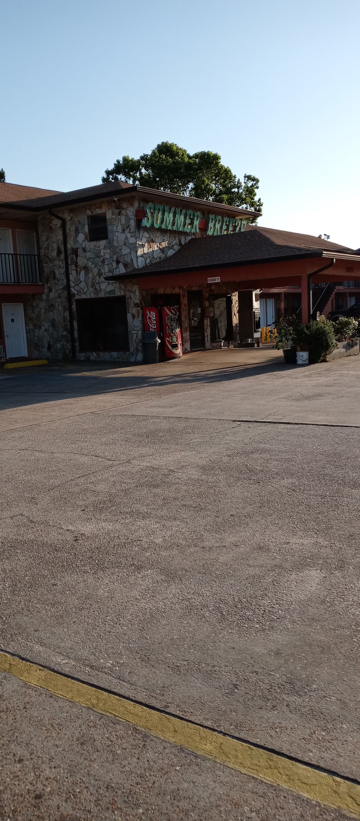 Summer Breeze Motel