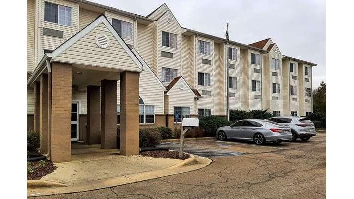 Starkville Inn & Suites