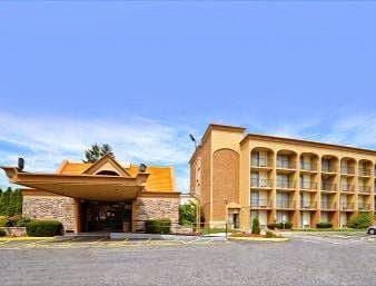 Howard Johnson by Wyndham Clifton NJ