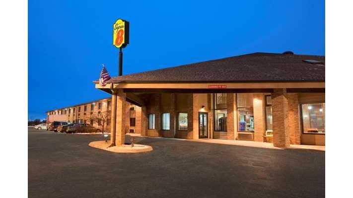 Super 8 by Wyndham Green Bay I-43 Bus. Park