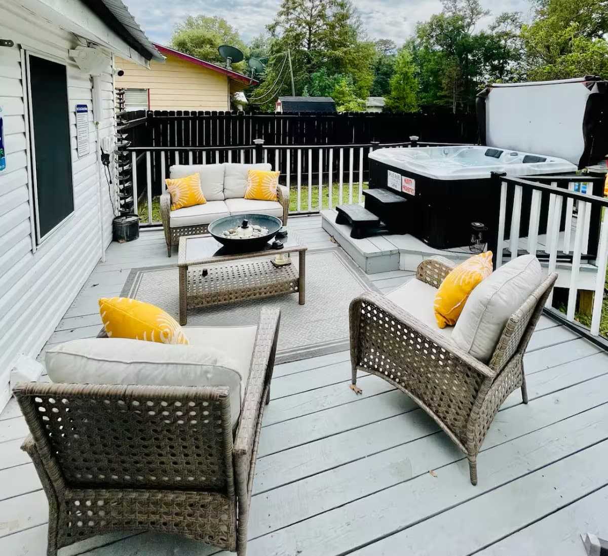 THE HONEYCOMB HIDEOUT - VACATION RENTAL