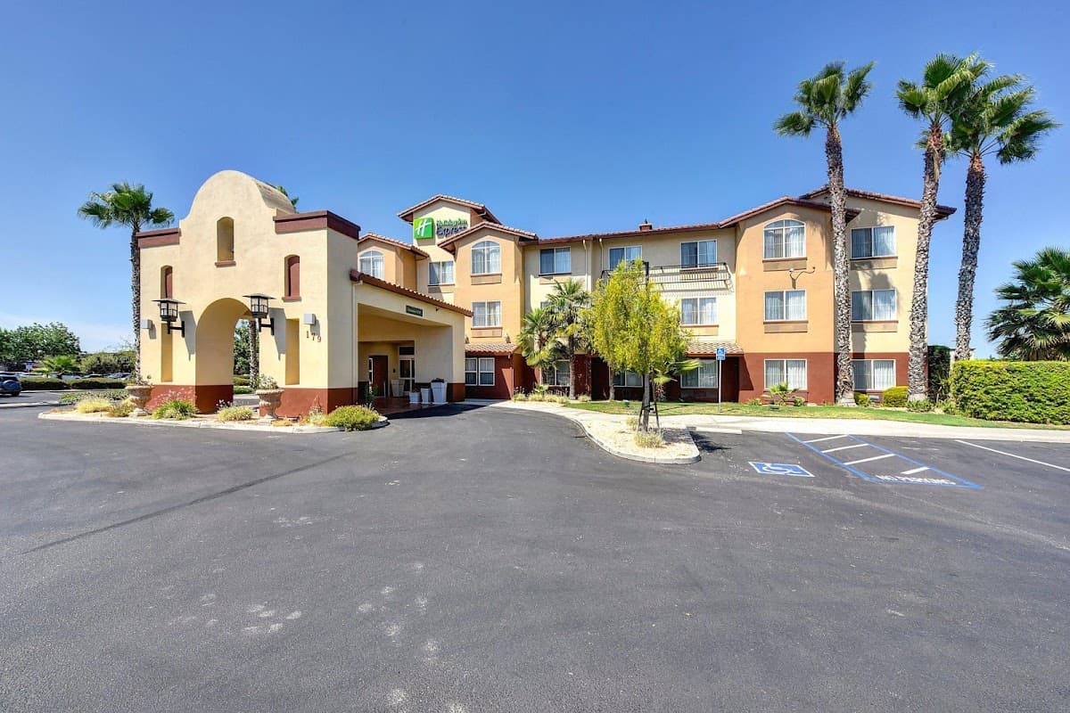 Holiday Inn Express & Suites Manteca City Center by IHG
