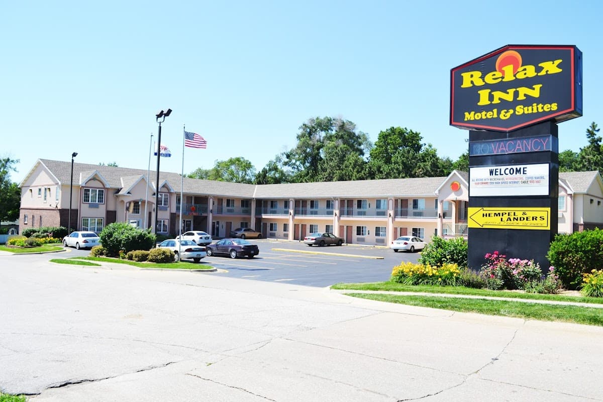 Relax Inn Motel & Suites