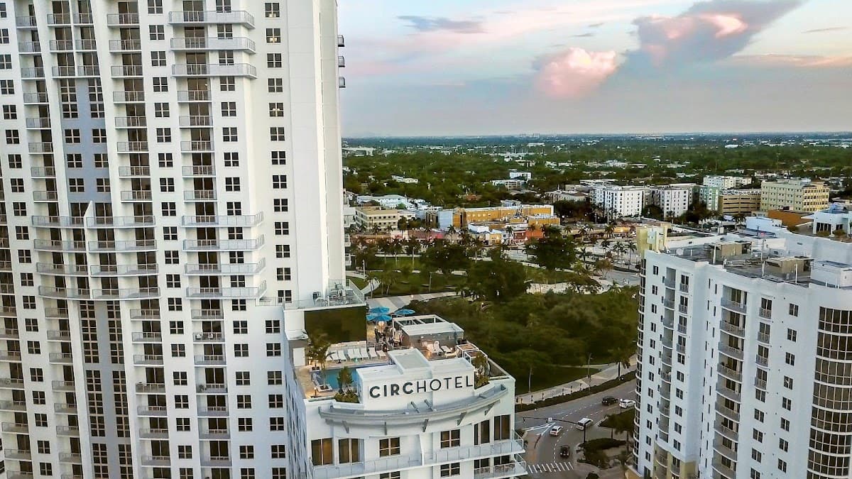 The Circ Hotel Hollywood, Sonder