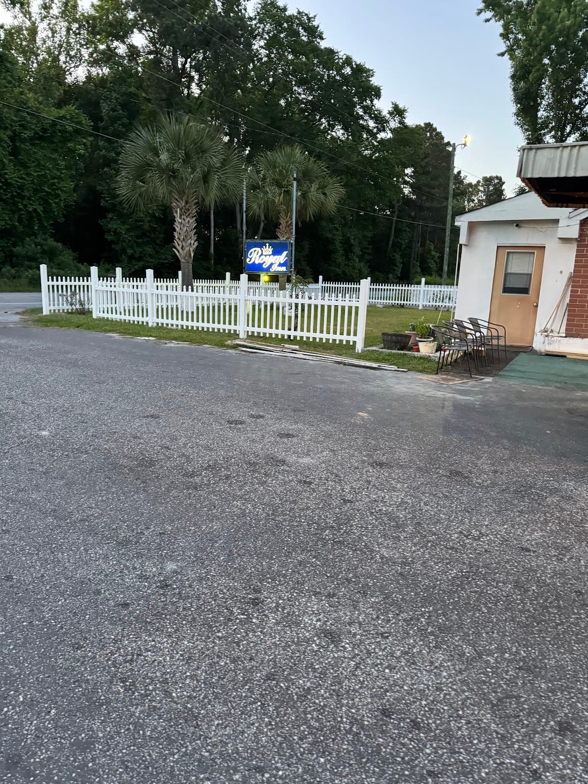 Sunset Motel and Royal Inn