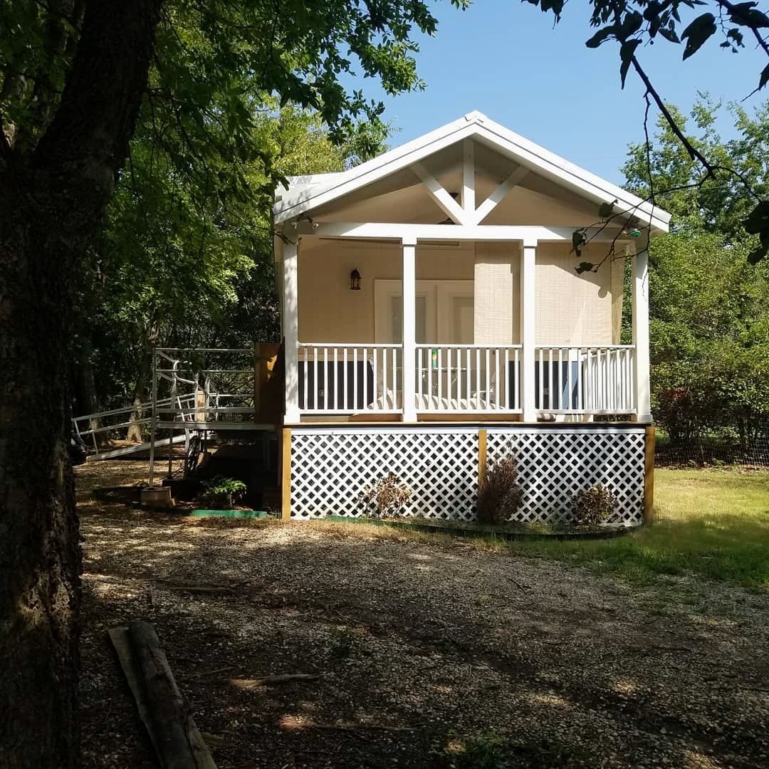 Old Irish Inn / Alpaca Inn