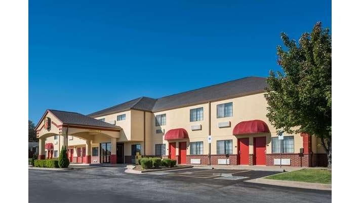 Super 8 by Wyndham Claremore OK