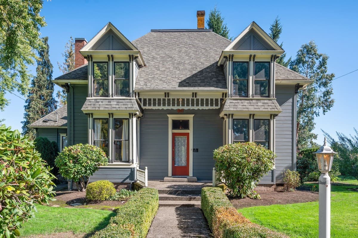 The Historic Dayton Wine House Vacation Rental