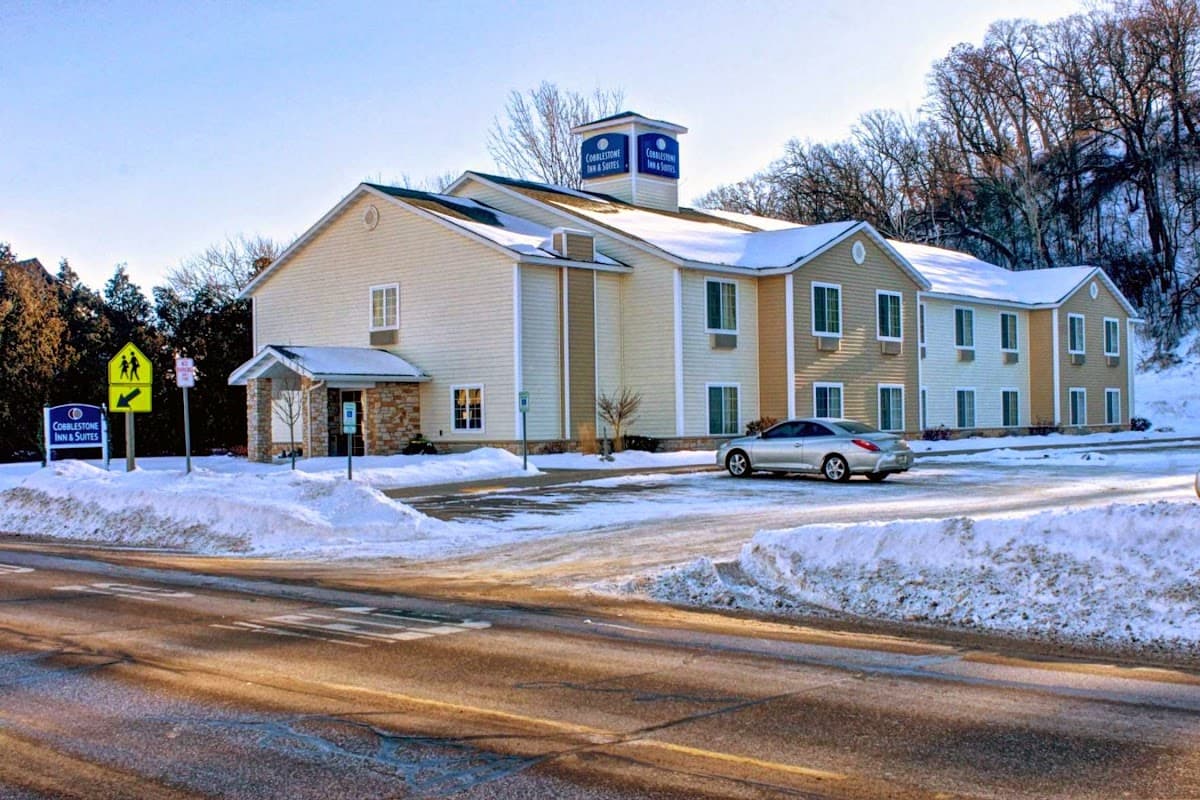 Cobblestone Inn & Suites - Durand