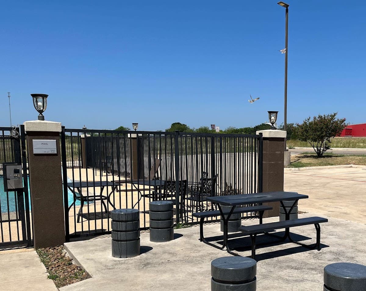 Studio 6 Suites Pearsall, TX