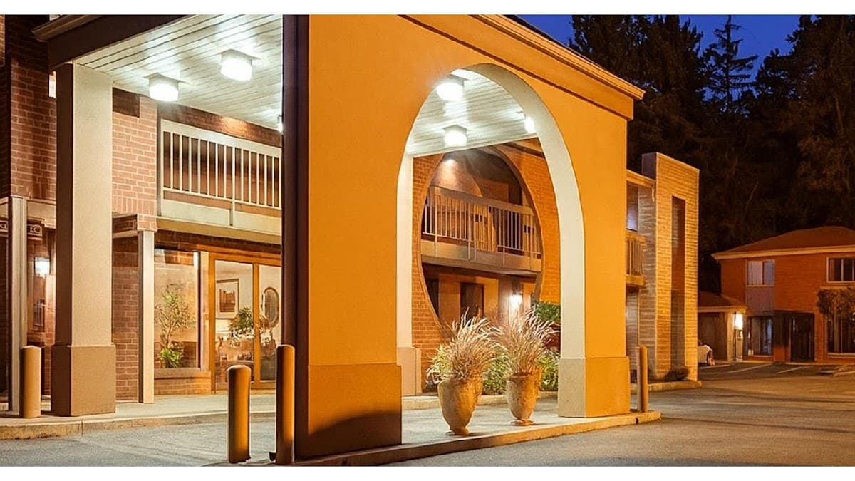 MHO Inn & Suites