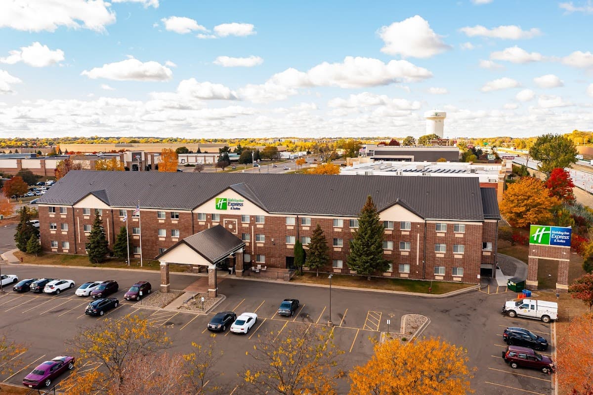 Holiday Inn Express & Suites St. Paul - Woodbury, an IHG Hotel