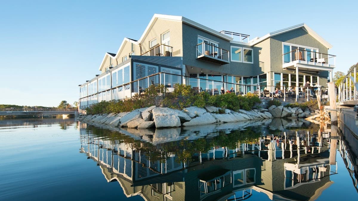 The Boathouse Waterfront Hotel