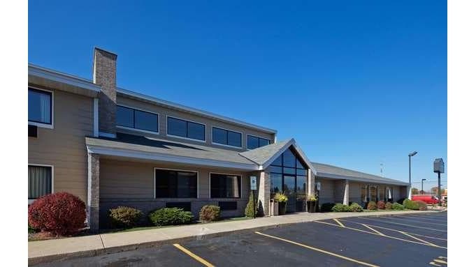 AmericInn by Wyndham Hartford WI