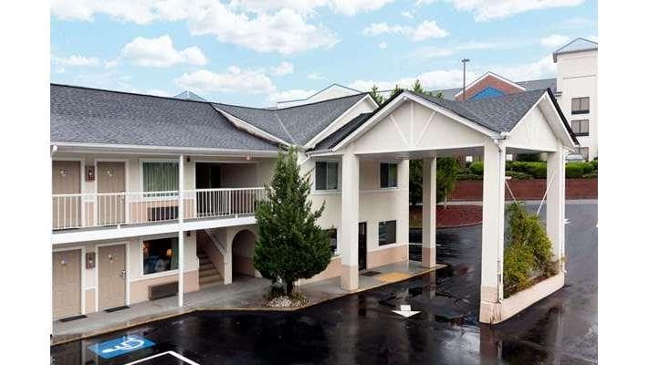 Days Inn by Wyndham Dahlonega University Area