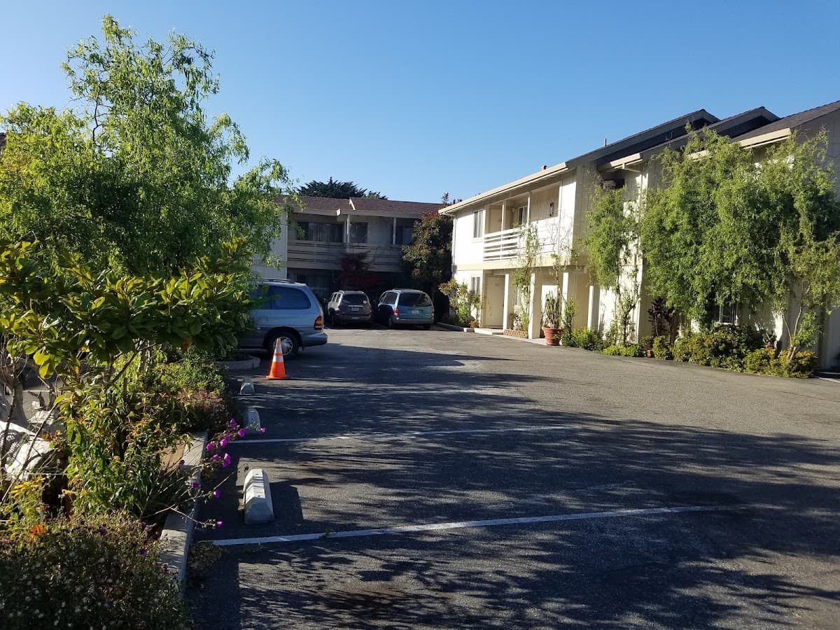 Monterey Fireside Lodge