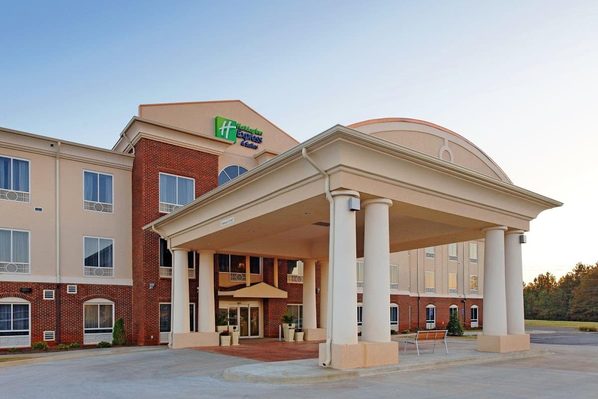 Holiday Inn Express & Suites Talladega by IHG