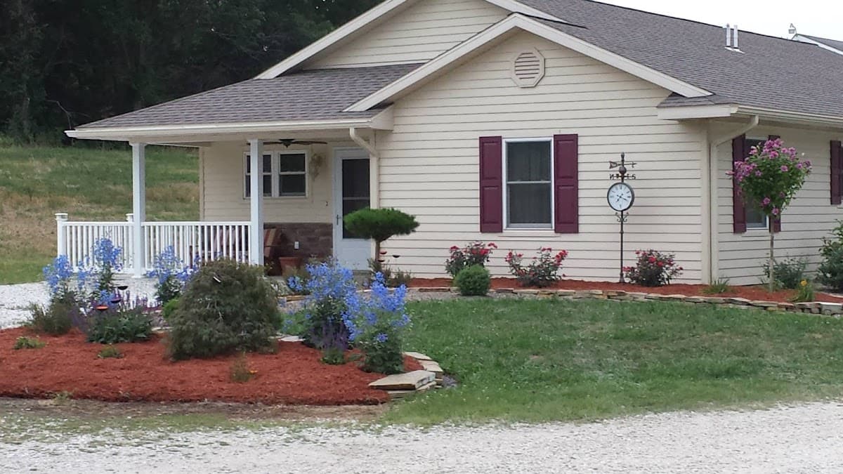 Rock Hollow Lodging & Rentals