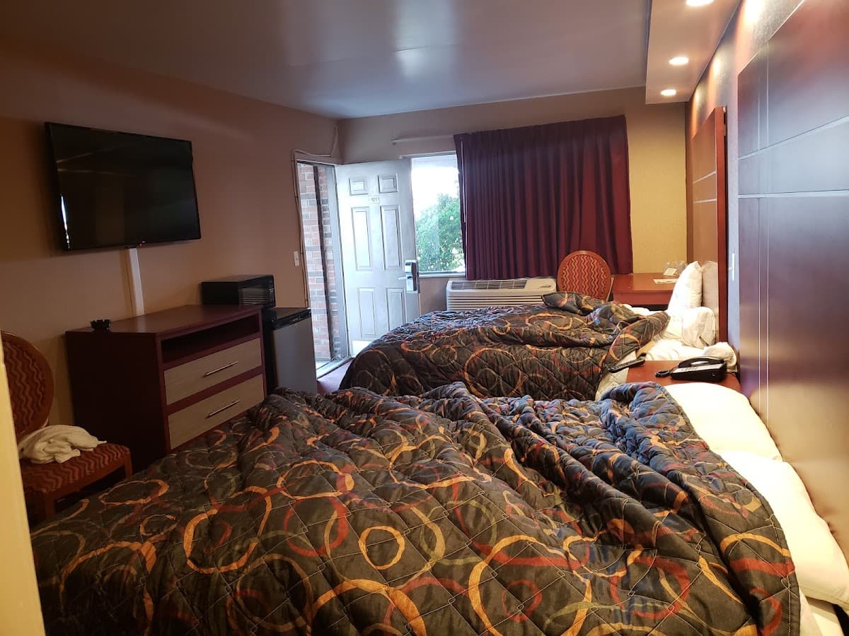 Shore Pointe Motor Lodge