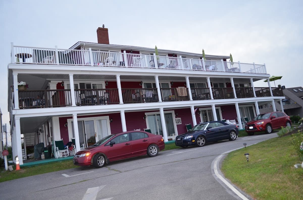 Windjammer By The Sea Motel