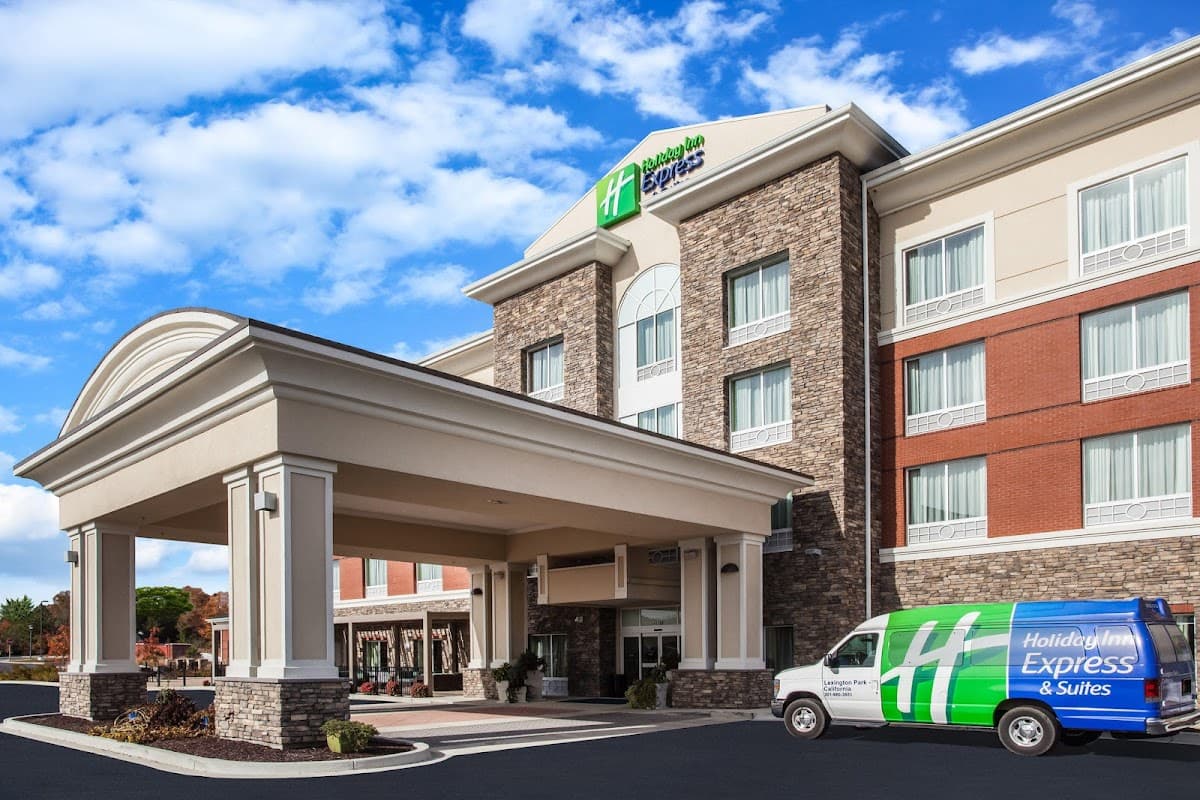 Holiday Inn Express & Suites Lexington Park-California by IHG