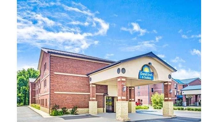 Days Inn & Suites by Wyndham Jeffersonville IN