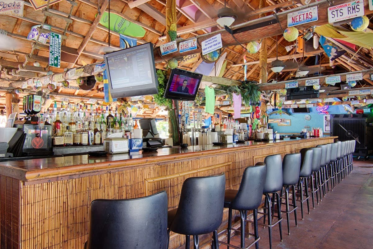 Tiki Hut Bar & Grill at Dolphin Key Resort