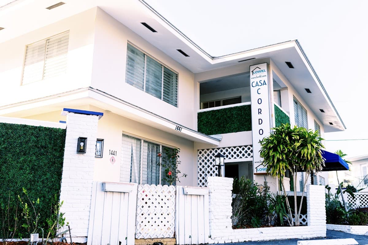 Casa Cordova Apartments By Lowkl
