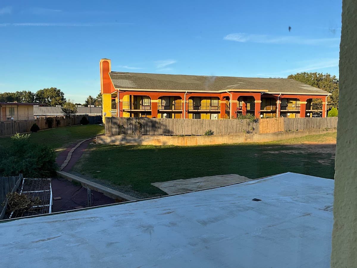 Royal Inn & Suites