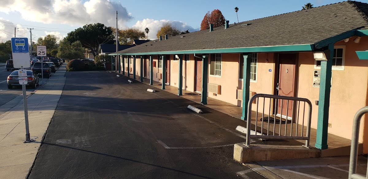 Riverside Inn & Suites
