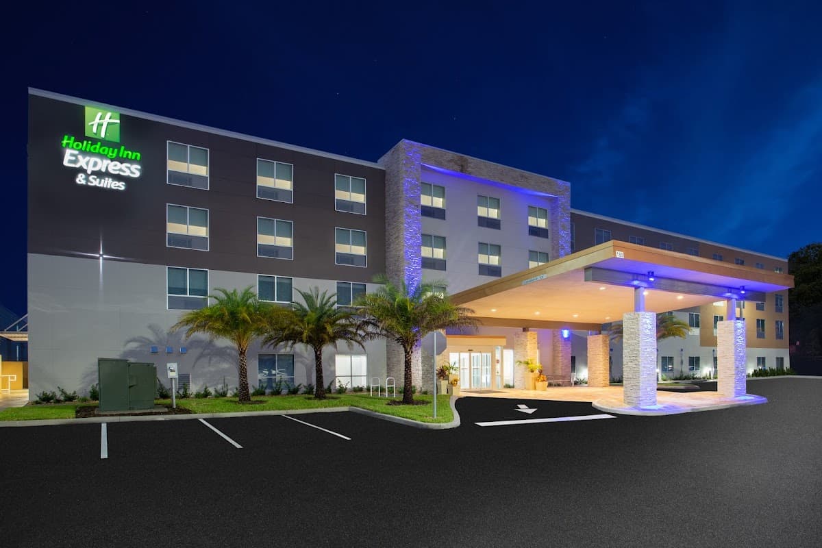 Holiday Inn Express & Suites Deland South, an IHG Hotel