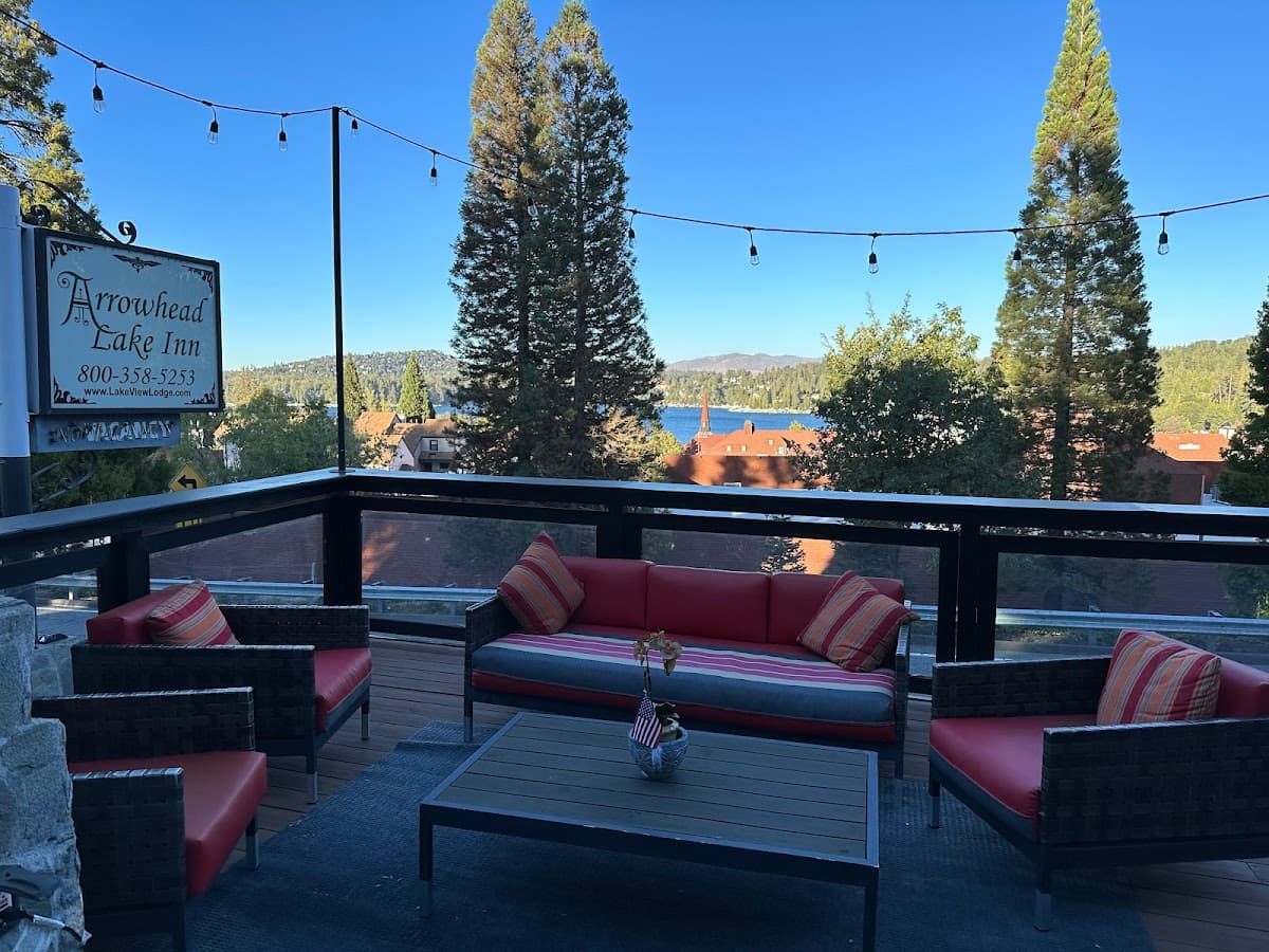 Arrowhead Lake Inn