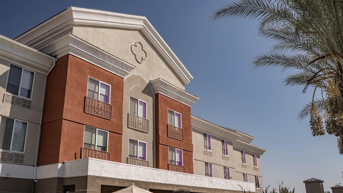 Holiday Inn Express & Suites Porterville by IHG
