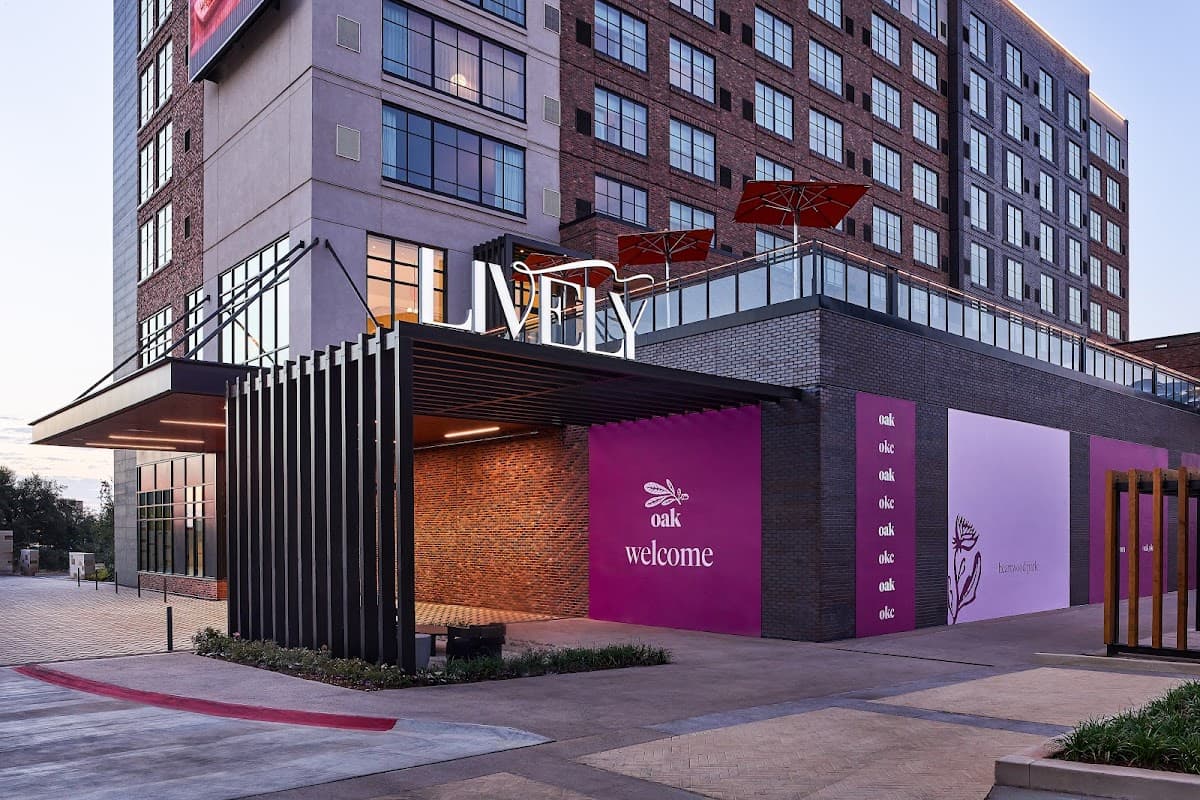 Lively Hotel on OAK