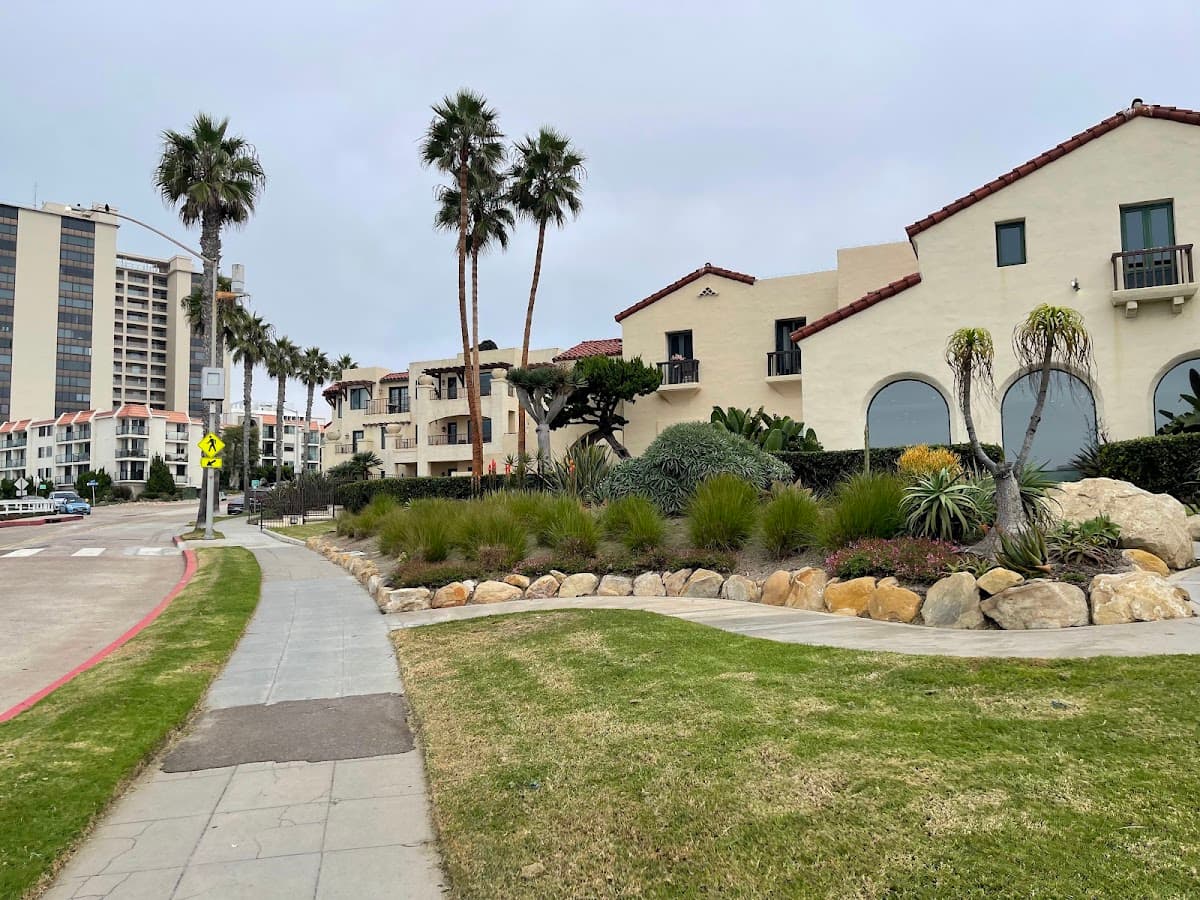 Little Hotel By The Sea